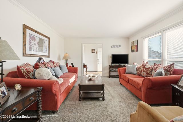 10501 Lawrencekirk Ct, Douglass Hills, KY 40243