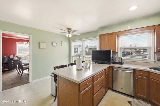 10501 Lawrencekirk Ct, Douglass Hills, KY 40243