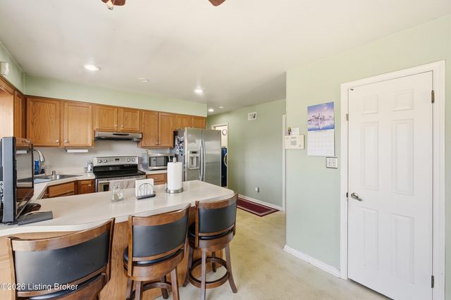 10501 Lawrencekirk Ct, Douglass Hills, KY 40243