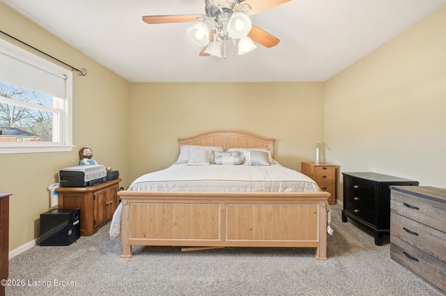 10501 Lawrencekirk Ct, Douglass Hills, KY 40243