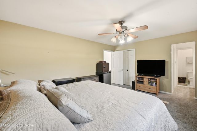 10501 Lawrencekirk Ct, Douglass Hills, KY 40243