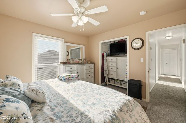 10501 Lawrencekirk Ct, Douglass Hills, KY 40243