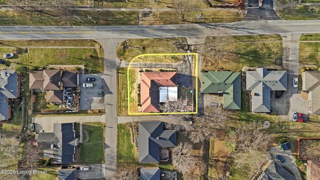 10501 Lawrencekirk Ct, Douglass Hills, KY 40243