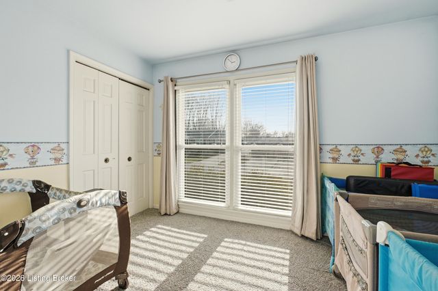 10501 Lawrencekirk Ct, Douglass Hills, KY 40243