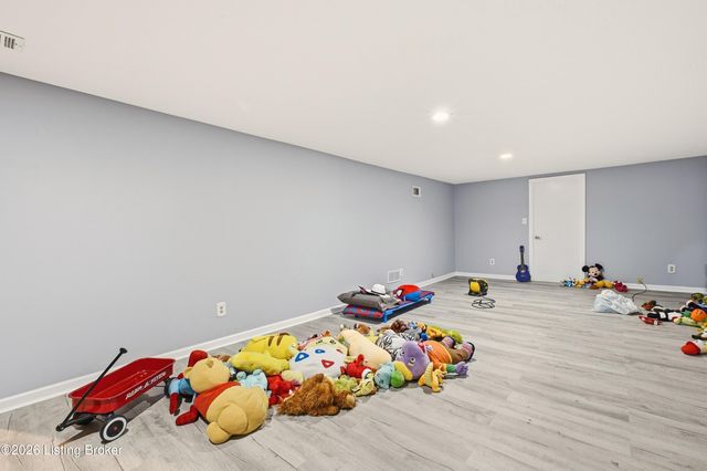 10501 Lawrencekirk Ct, Douglass Hills, KY 40243