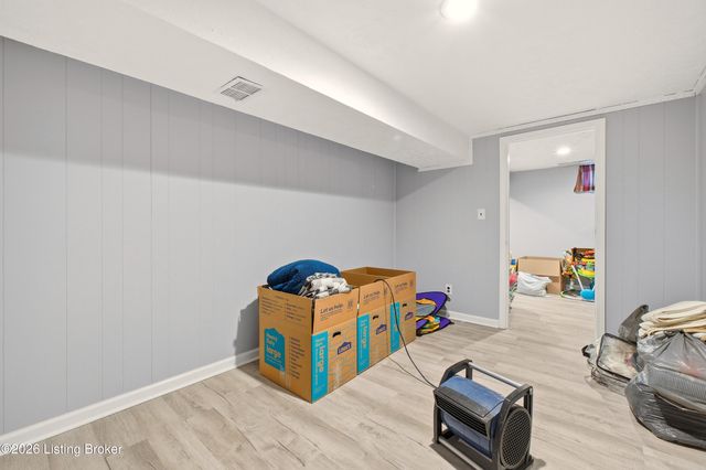 10501 Lawrencekirk Ct, Douglass Hills, KY 40243