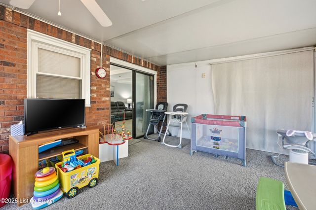 10501 Lawrencekirk Ct, Douglass Hills, KY 40243