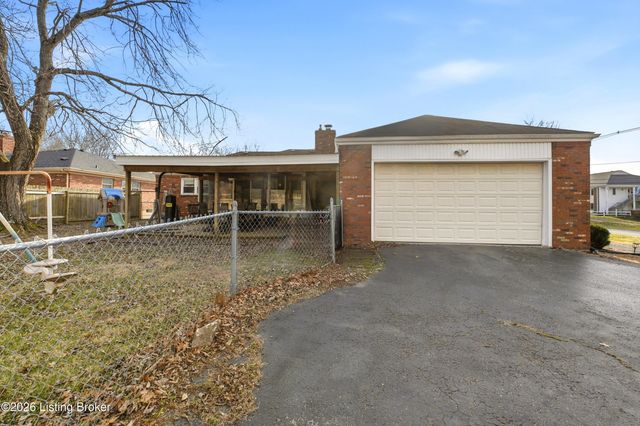 10501 Lawrencekirk Ct, Douglass Hills, KY 40243