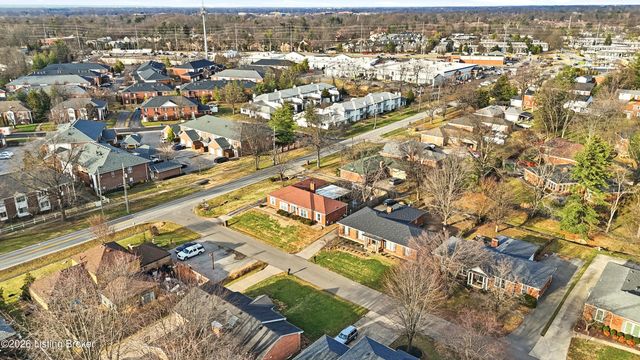 10501 Lawrencekirk Ct, Douglass Hills, KY 40243