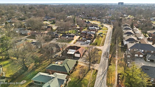 10501 Lawrencekirk Ct, Douglass Hills, KY 40243