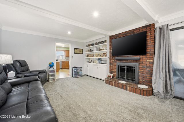 10501 Lawrencekirk Ct, Douglass Hills, KY 40243