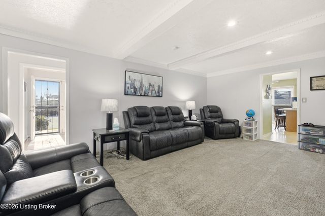 10501 Lawrencekirk Ct, Douglass Hills, KY 40243