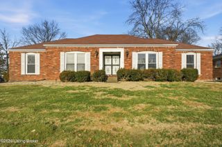 10501 Lawrencekirk Ct, Douglass Hills, KY 40243