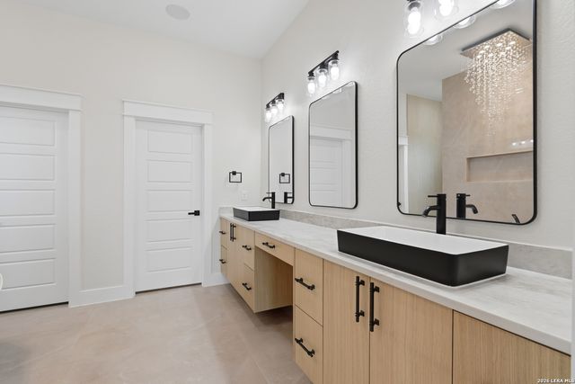 140 Sunset, La Vernia, TX 78121