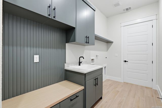 140 Sunset, La Vernia, TX 78121