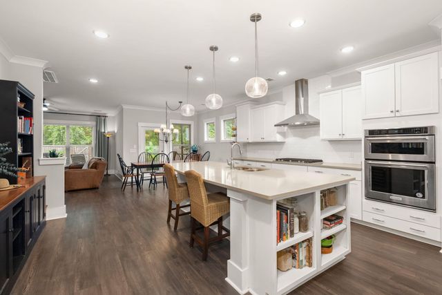 6171 Wilkes Pond Drive, Hollywood, SC 29449