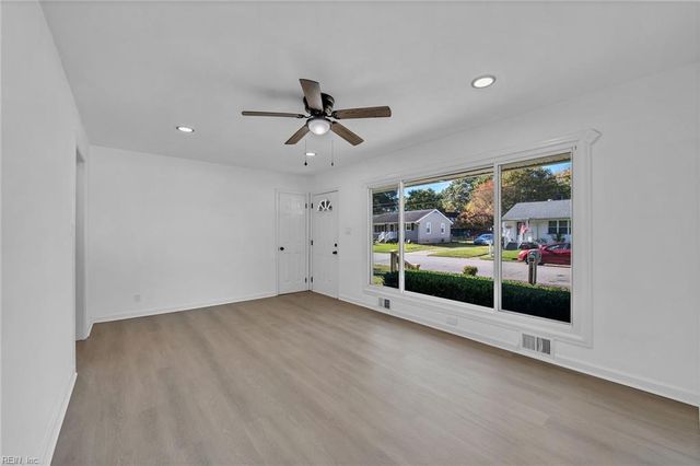 11 Warren DR, Portsmouth, VA 23701