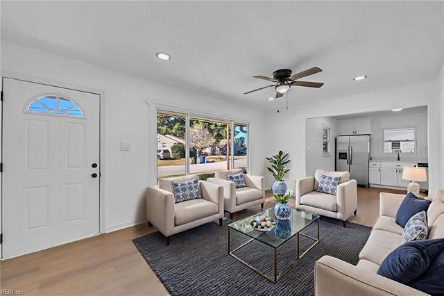 11 Warren DR, Portsmouth, VA 23701