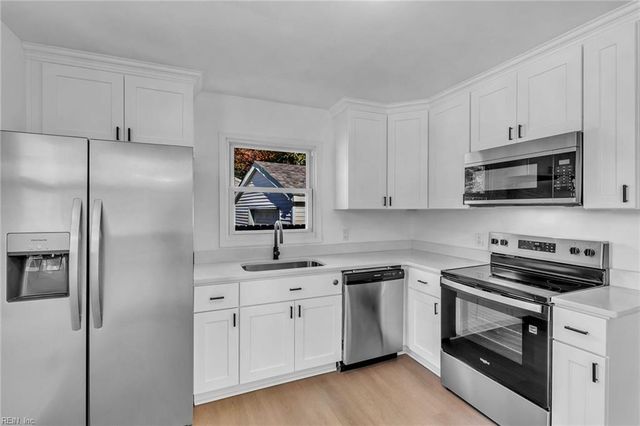 11 Warren DR, Portsmouth, VA 23701