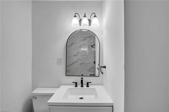 11 Warren DR, Portsmouth, VA 23701