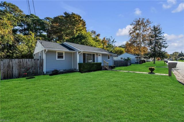 11 Warren DR, Portsmouth, VA 23701