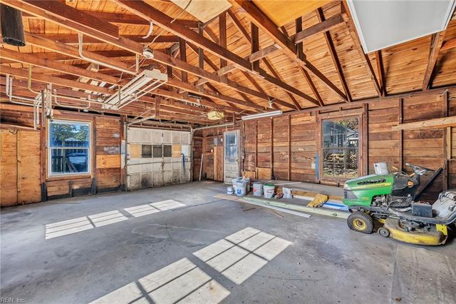 11 Warren DR, Portsmouth, VA 23701