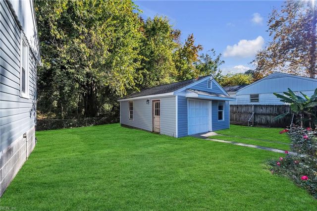 11 Warren DR, Portsmouth, VA 23701