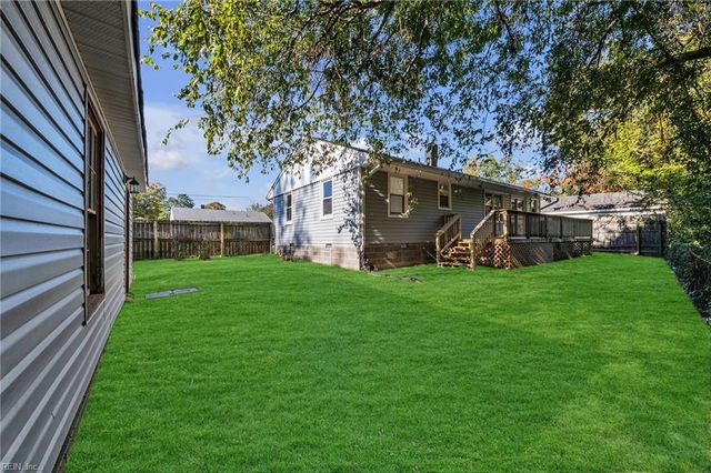 11 Warren DR, Portsmouth, VA 23701