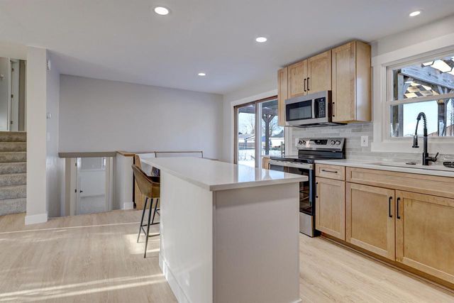 2091 BLUEBILL STREET, Green Bay, WI 54311