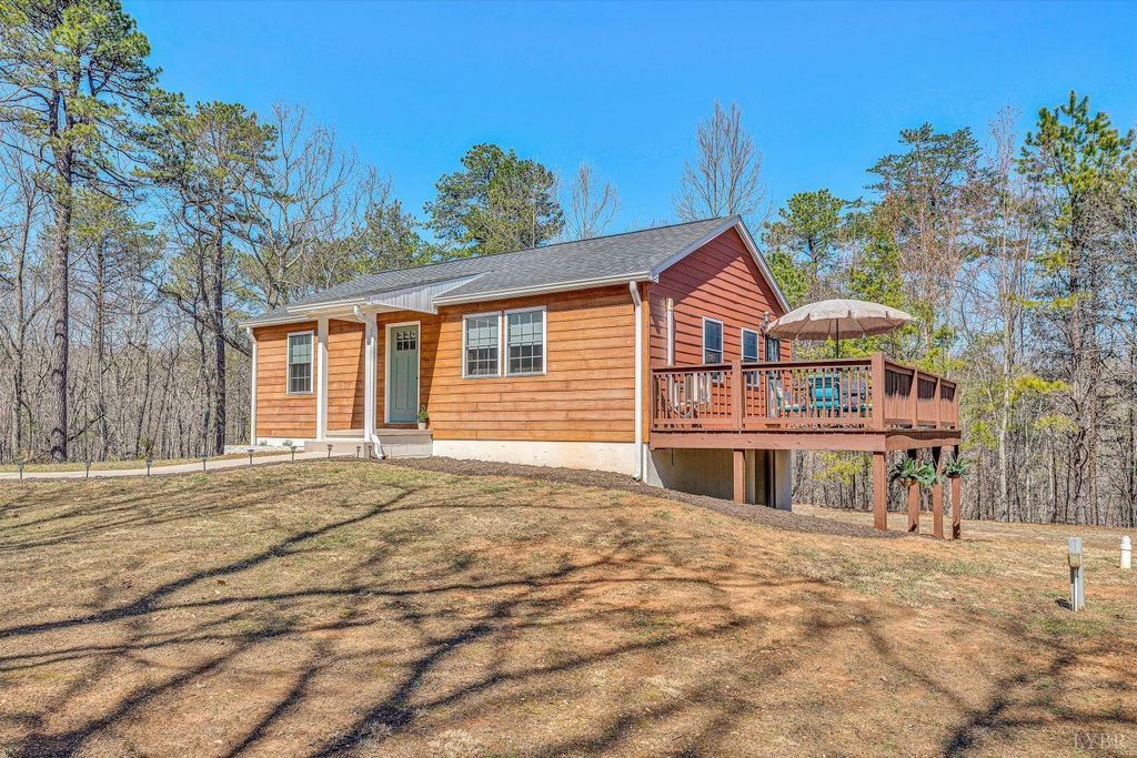 6892 Tolers Ferry Road, Huddleston, VA 24104