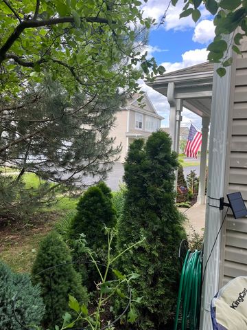 192 Brompton Lane B, Sugar Grove, IL 60554