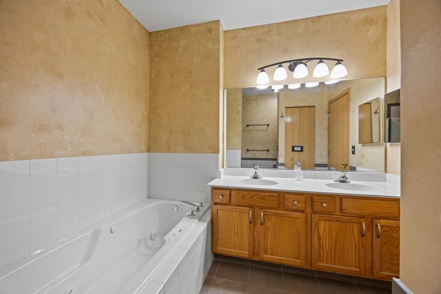 192 Brompton Lane B, Sugar Grove, IL 60554