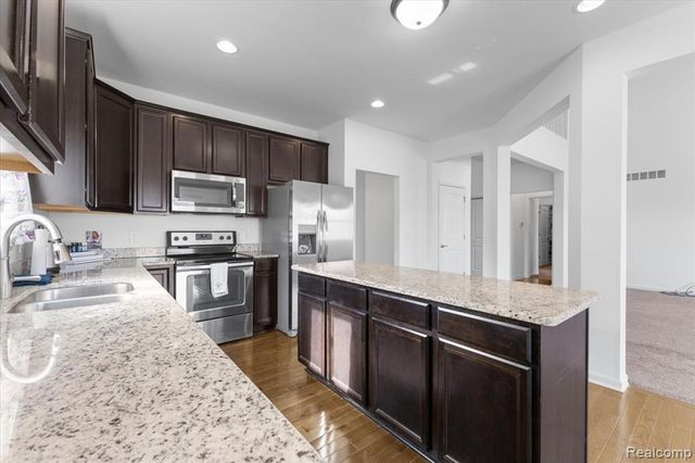 14097 Burlwood Lane, Belleville, MI 48111