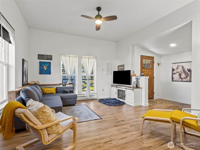 203 E 6th St, Bucoda, WA 98530