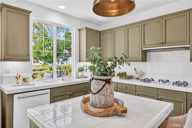 27034 Island, Valencia, CA 91355