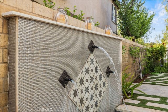 27034 Island, Valencia, CA 91355