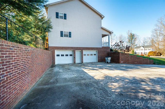 307 Carrituck Court, Lenoir, NC 28645