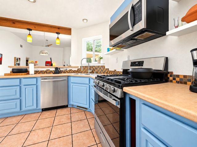 2758 Via Venado, Santa Fe, NM 87505