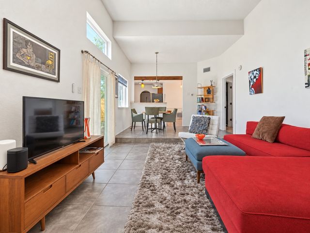 2758 Via Venado, Santa Fe, NM 87505