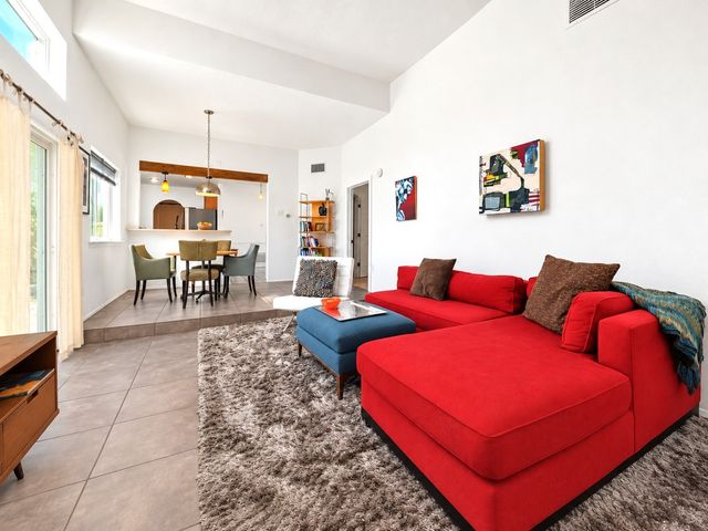 2758 Via Venado, Santa Fe, NM 87505