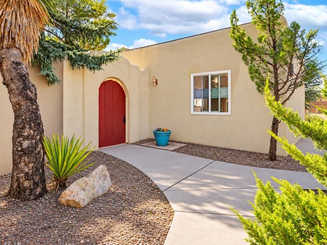 2758 Via Venado, Santa Fe, NM 87505