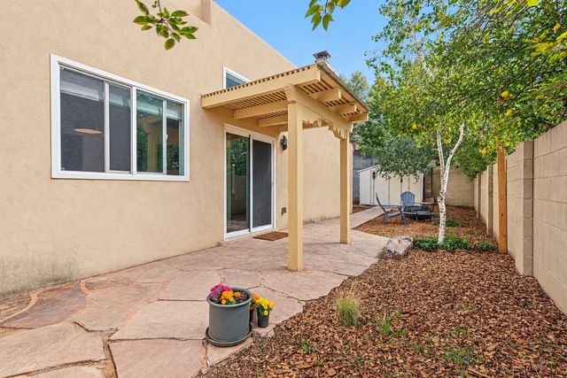 2758 Via Venado, Santa Fe, NM 87505
