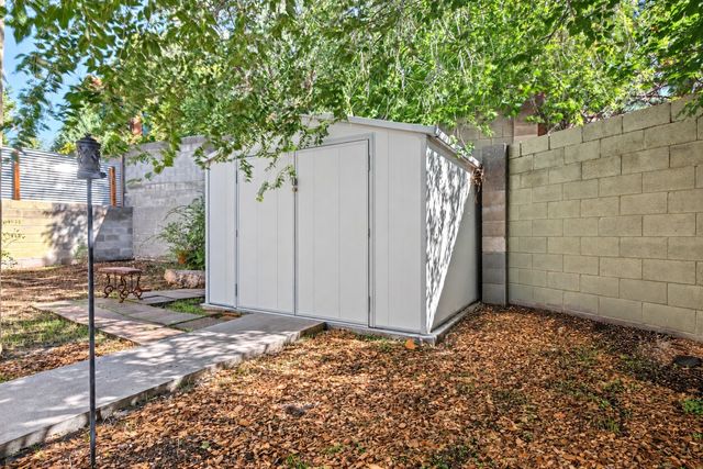 2758 Via Venado, Santa Fe, NM 87505
