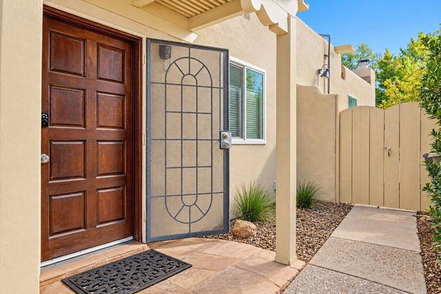 2758 Via Venado, Santa Fe, NM 87505
