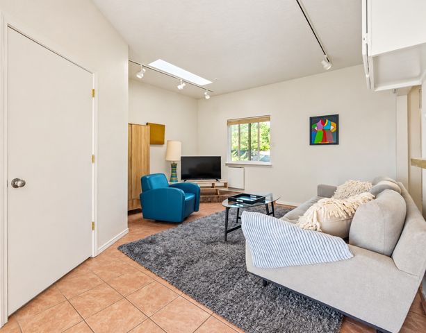 2758 Via Venado, Santa Fe, NM 87505