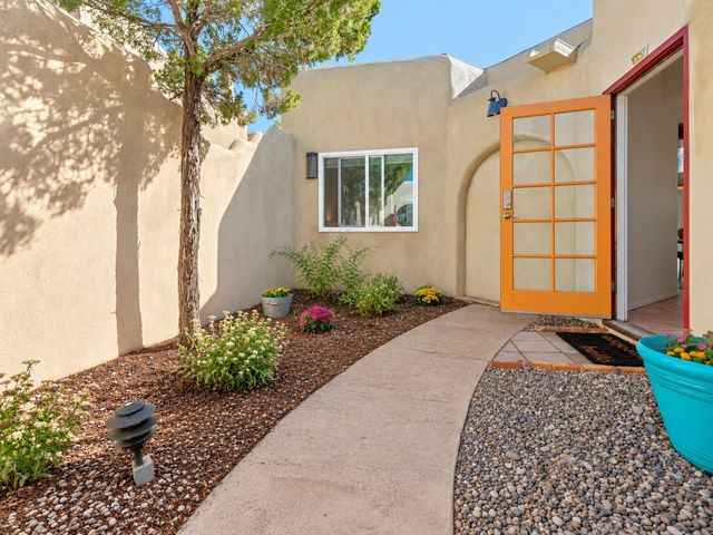 2758 Via Venado, Santa Fe, NM 87505