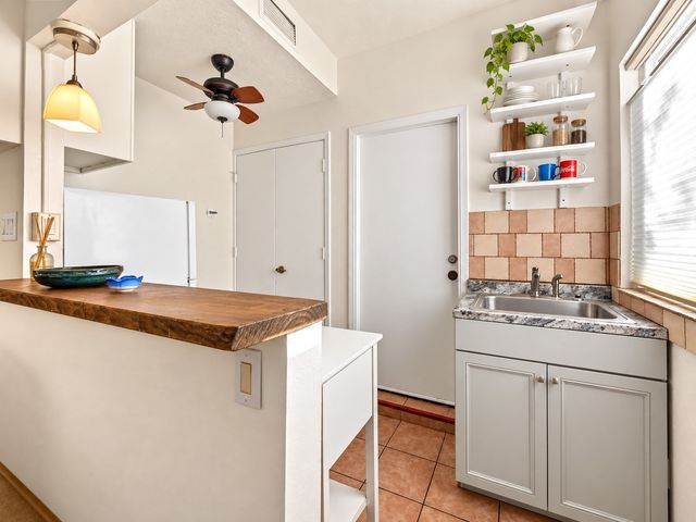 2758 Via Venado, Santa Fe, NM 87505