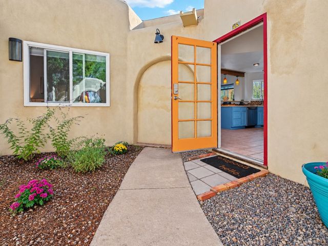 2758 Via Venado, Santa Fe, NM 87505