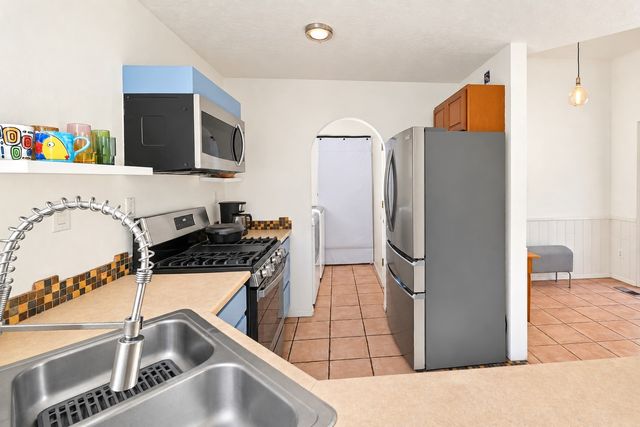 2758 Via Venado, Santa Fe, NM 87505