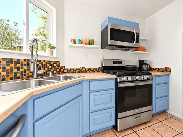 2758 Via Venado, Santa Fe, NM 87505